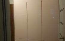 SZAFY  WNĘKOWE  Z  DRZWIAMI   OTWIERANYMI