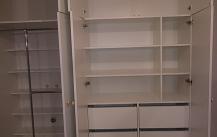 SZAFY  WNĘKOWE  Z  DRZWIAMI   OTWIERANYMI