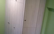 SZAFY  WNĘKOWE  Z  DRZWIAMI   OTWIERANYMI