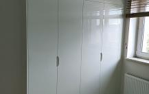 SZAFY  WNĘKOWE  Z  DRZWIAMI   OTWIERANYMI